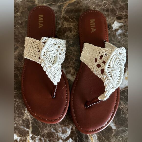 MIA Shoes - MIA-Women's 9.5 Ivory Color Crochet Flat Thong Sandals w/Beautiful Design